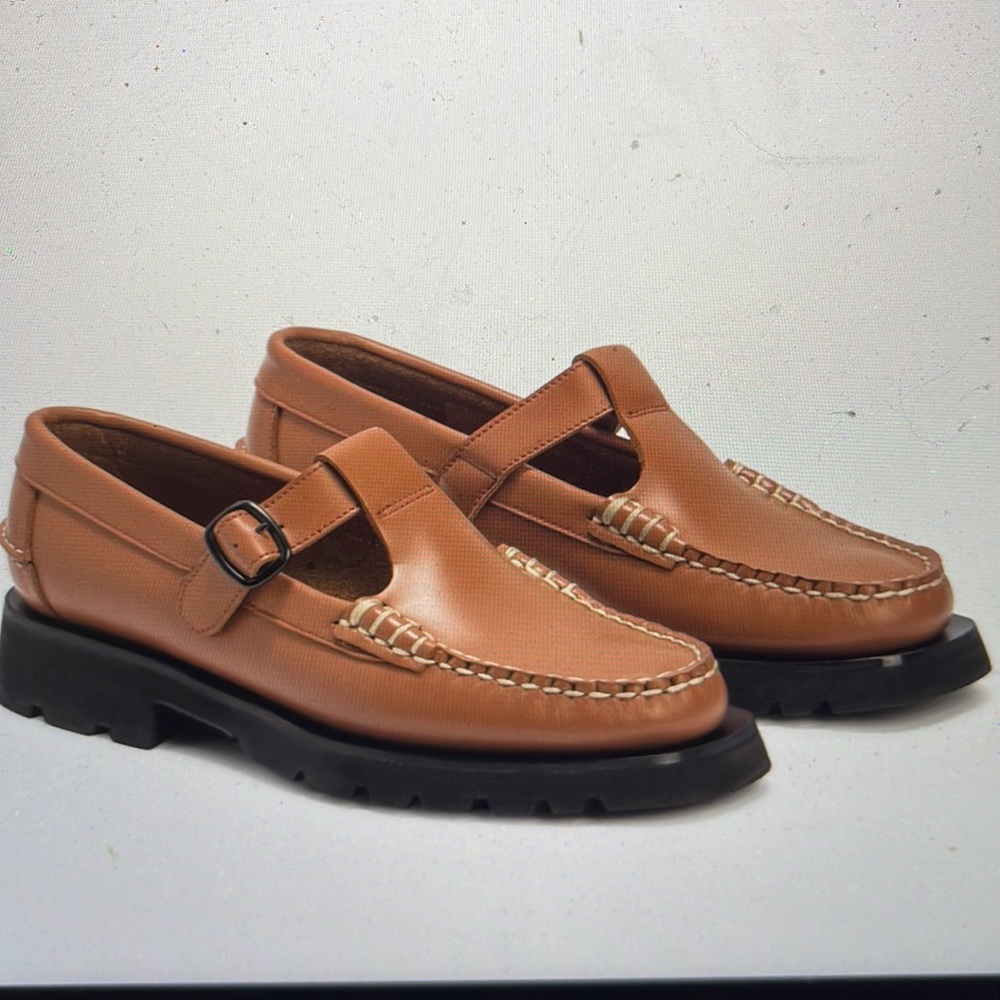 I am selling the Hereu Alfred SPORT in almond 39